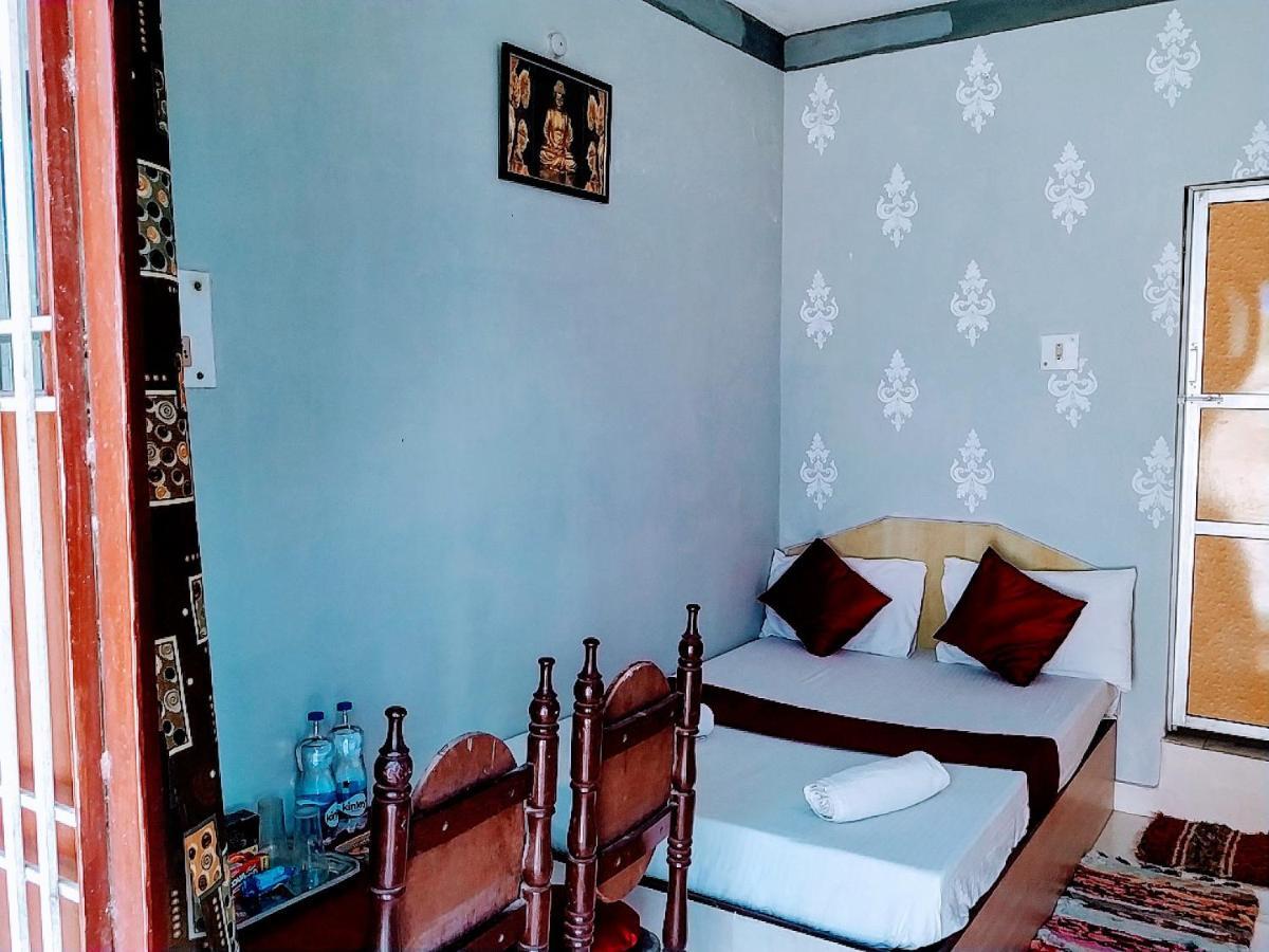 Mohit In Paying Guest House Varanasi Exterior foto