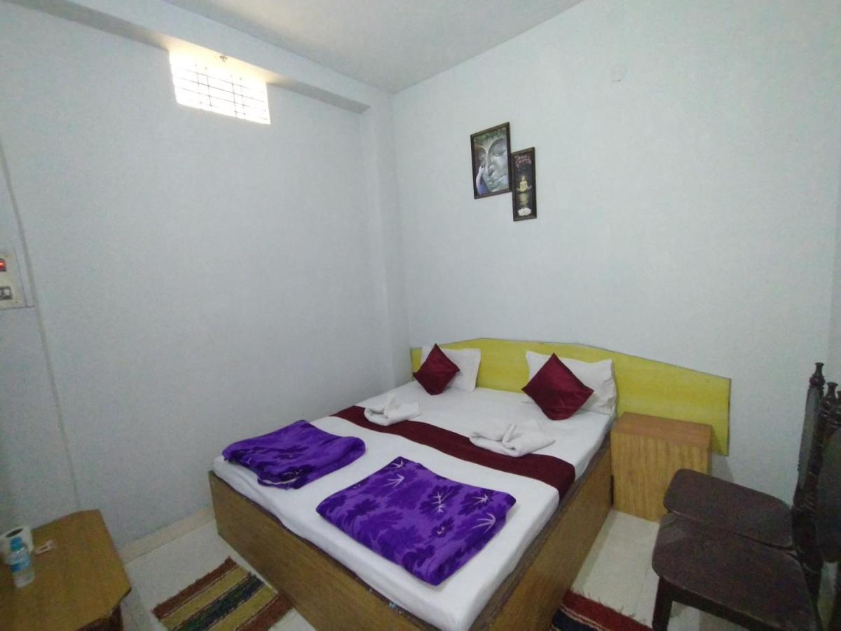 Mohit In Paying Guest House Varanasi Exterior foto