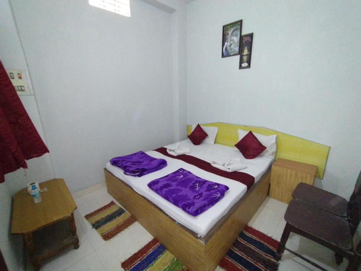 Mohit In Paying Guest House Varanasi Exterior foto